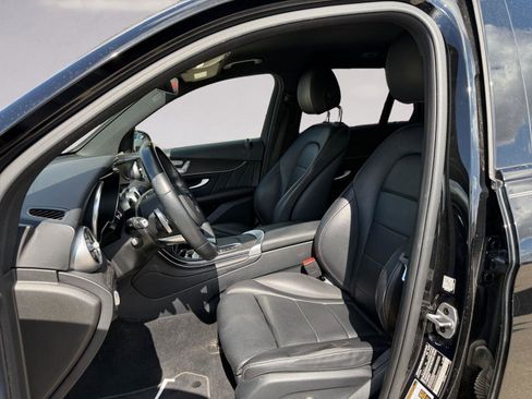 Used 2022 Mercedes-Benz GLC 300 image 9