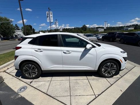 Certified 2023 Hyundai Kona Limited w/ Cargo Package FWD image 8