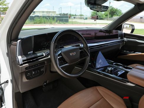 Used 2025 Cadillac Escalade Premium Luxury w/ LPO, Floor Liner Package AWD/4WD image 15
