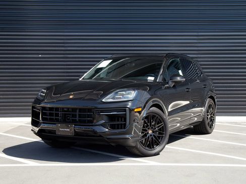 Certified 2026 Porsche Cayenne AWD/4WD image 1