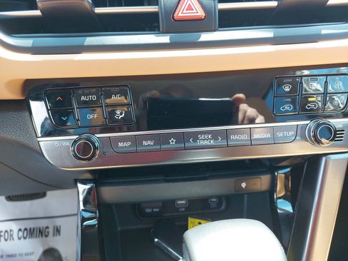 Used 2024 Kia Seltos SX w/ SX Sunroof Package AWD/4WD image 23
