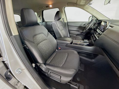 Used 2025 Nissan Pathfinder SV FWD image 35