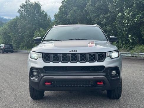 Used 2024 Jeep Compass Trailhawk AWD/4WD image 2
