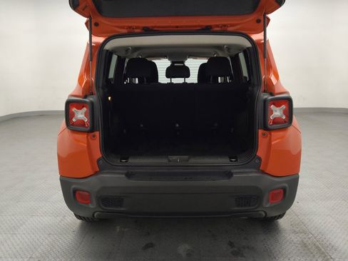 Used 2020 Jeep Renegade Latitude FWD image 29