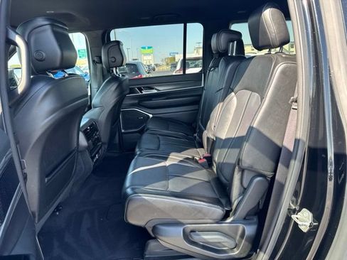 Used 2024 Jeep Wagoneer L Series II w/ Flexible Seating Group AWD/4WD image 23