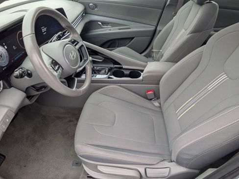 Used 2025 Hyundai Elantra SEL image 11