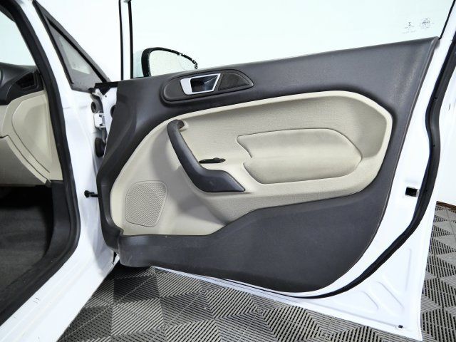 Used 2014 Ford Fiesta SE FWD image 9