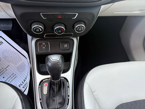 Used 2018 Jeep Compass Latitude image 24