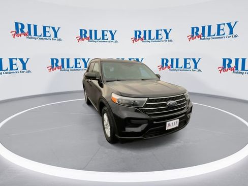 Certified 2021 Ford Explorer XLT image 2