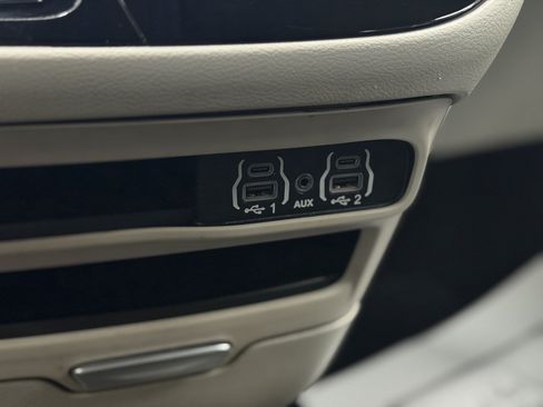 Used 2023 Chrysler Pacifica Touring-L FWD image 48