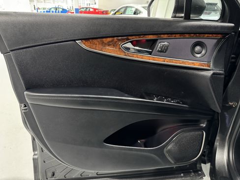 Used 2020 Lincoln Nautilus Reserve image 23