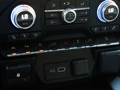 Used 2019 GMC Sierra 1500 SLT w/ SLT Premium Plus Package image 32