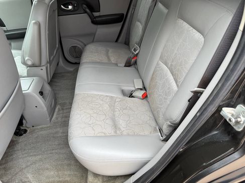 Used 2004 Saturn Vue 2WD V6 w/ Comfort Pkg image 11