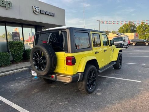 Used 2022 Jeep Wrangler Unlimited Sahara w/ Safety Group AWD/4WD image 3