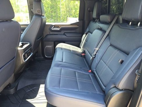 Used 2022 Chevrolet Silverado 1500 High Country w/ High Country Premium Package AWD/4WD image 16