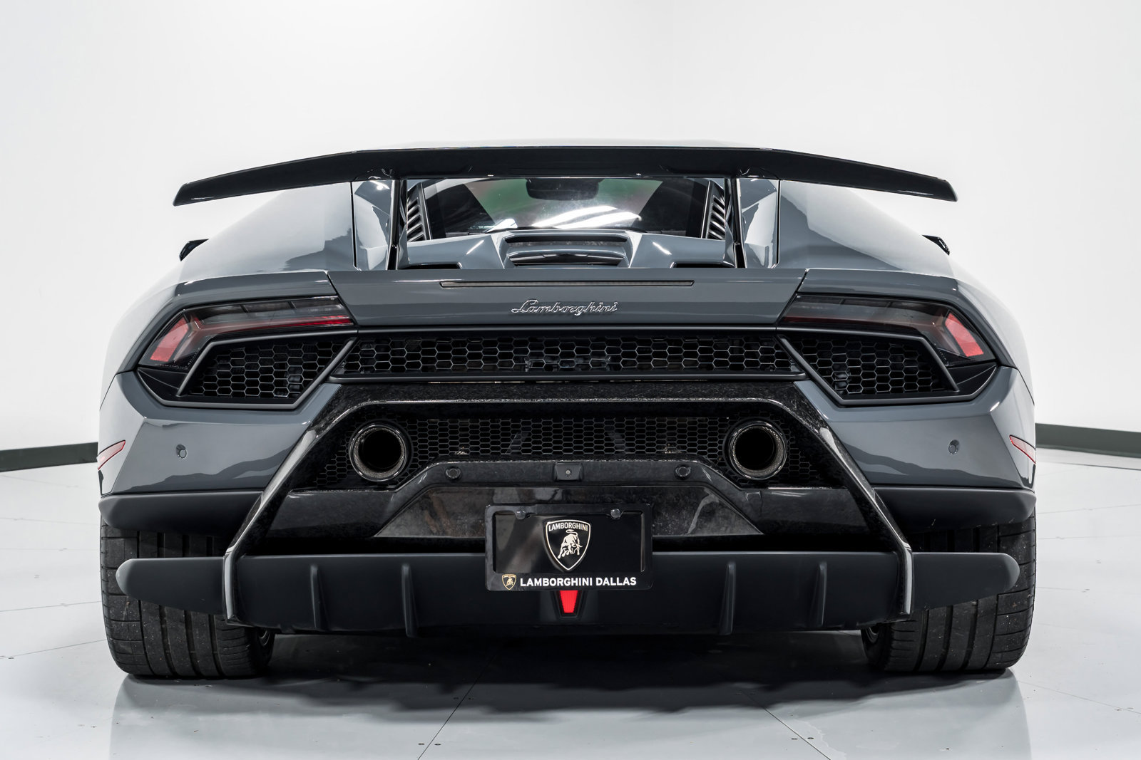 Used 2018 Lamborghini Huracan Performante AWD/4WD image 4