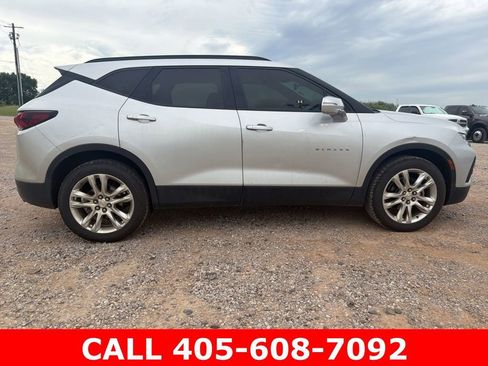 Used 2020 Chevrolet Blazer LT FWD image 2