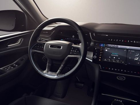 New 2026 Jeep Grand Cherokee Altitude AWD/4WD image 9