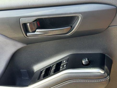 Certified 2025 Toyota Highlander LE FWD image 25