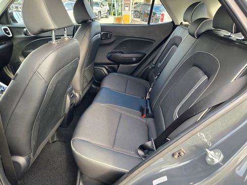 Used 2024 Hyundai Venue Limited image 22