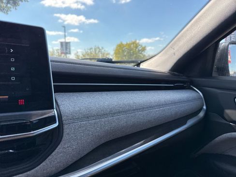 Certified 2024 Jeep Compass Latitude image 50