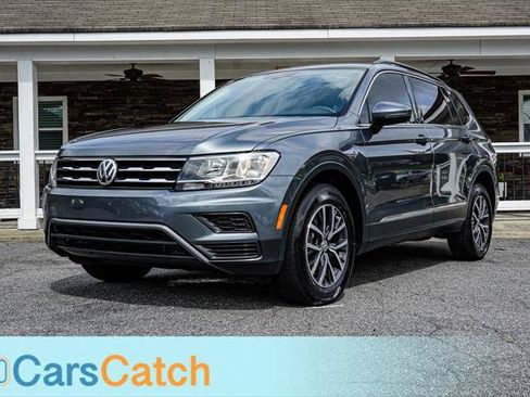 Used 2020 Volkswagen Tiguan SE w/ Panoramic Sunroof Package FWD image 11