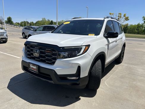 Used 2024 Honda Passport TrailSport image 3