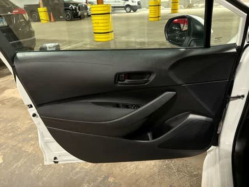 Used 2025 Toyota Corolla LE FWD image 28