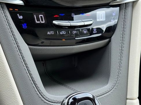 Certified 2023 Cadillac XT6 Premium Luxury image 32