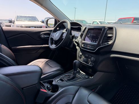 Used 2021 Jeep Cherokee Trailhawk AWD/4WD image 7