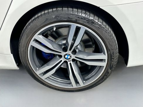 Used 2019 BMW 750i w/ Executive Package RWD image 32