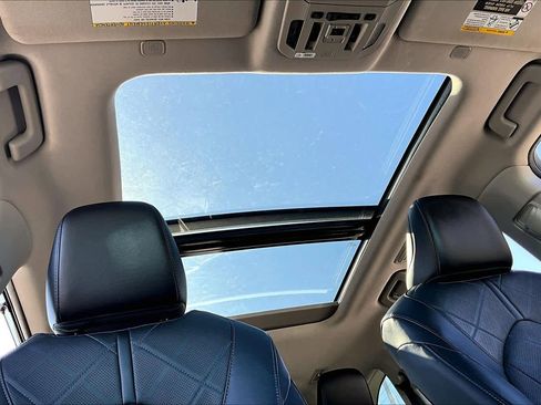 Used 2023 Toyota Highlander Platinum image 14