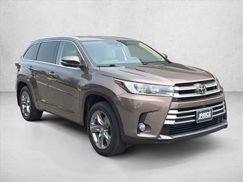 Used 2018 Toyota Highlander Limited Platinum AWD/4WD image 3
