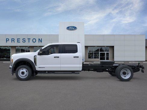 New 2026 Ford F550 4x4 Crew Cab image 3