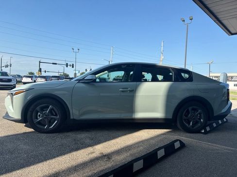 Used 2025 Kia K4 FWD image 3