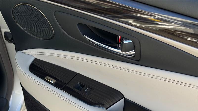 Used 2013 Lexus LS 460 w/ Comfort Pkg RWD image 40