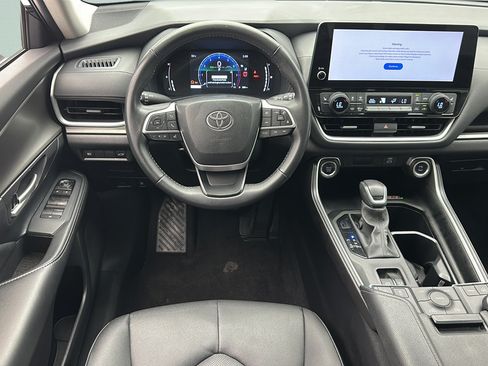 Used 2025 Toyota Grand Highlander AWD image 10