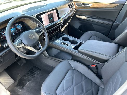 Used 2024 Volkswagen Atlas SE FWD image 17