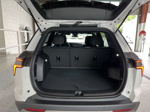 New 2026 Chevrolet Equinox LT FWD image 8