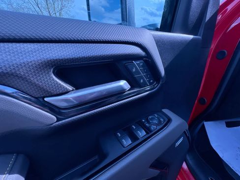 Used 2024 Chevrolet Silverado 2500 ZR2 w/ Technology Package image 12