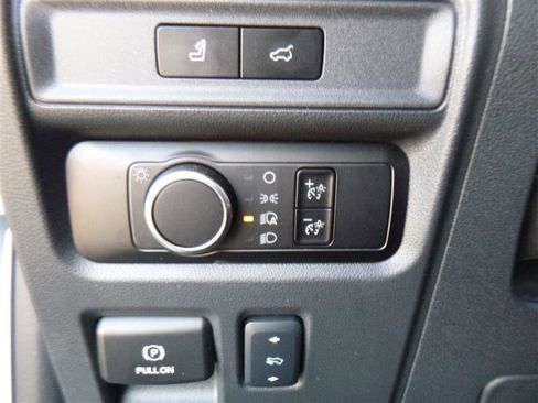 Used 2024 Ford Expedition XLT image 19