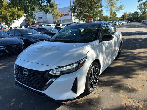 New 2025 Nissan Sentra SR image 3