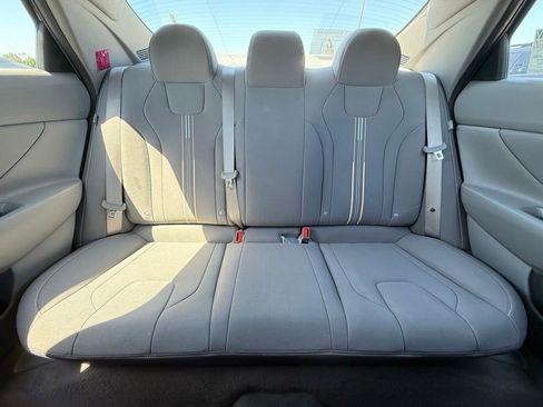 Used 2023 Hyundai Elantra SEL w/ Preferred Accessory Package FWD image 28