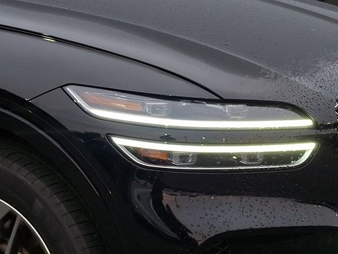 Certified 2024 Genesis GV70 2.5T AWD/4WD image 9