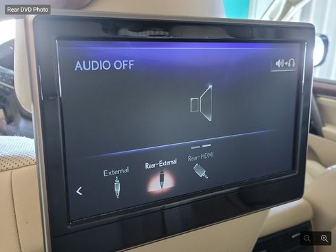 Used 2017 Lexus LX 570 4WD w/ Luxury Package image 16