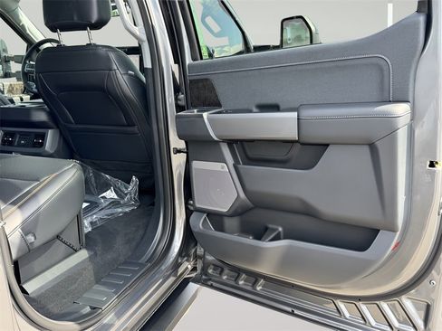 New 2025 Ford F250 Lariat w/ Lariat Ultimate Package image 41