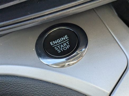 Used 2022 Ford Explorer XLT image 36