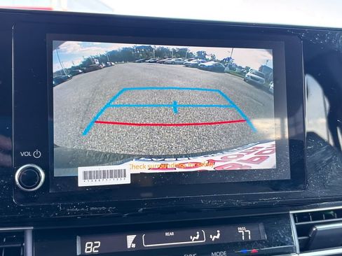 Certified 2025 Toyota Sienna LE image 34