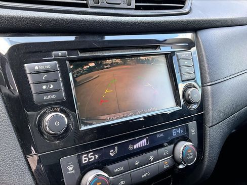 Used 2019 Nissan Rogue SV FWD image 27
