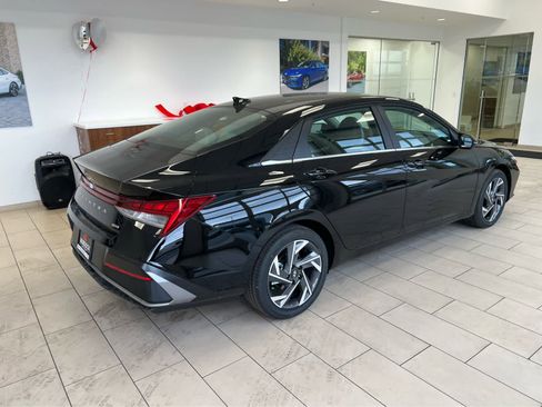 New 2026 Hyundai Elantra Limited FWD image 7